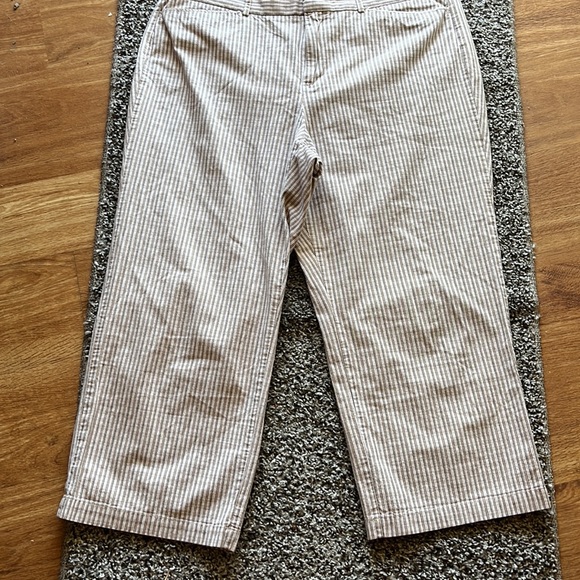 Dockers Metro Capri Ideal Fit pants - Picture 2 of 5